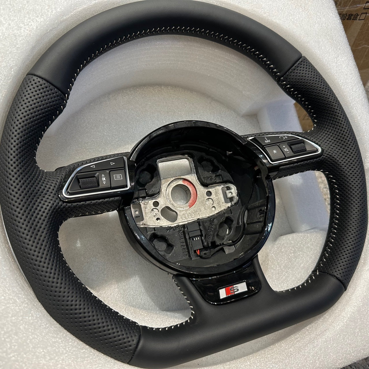 Flat Bottom Multi-function Steering Wheel Assembly Applicable To Audi A6l A4L Q5 A5A7 Q7A8 Old Model Modified Into New