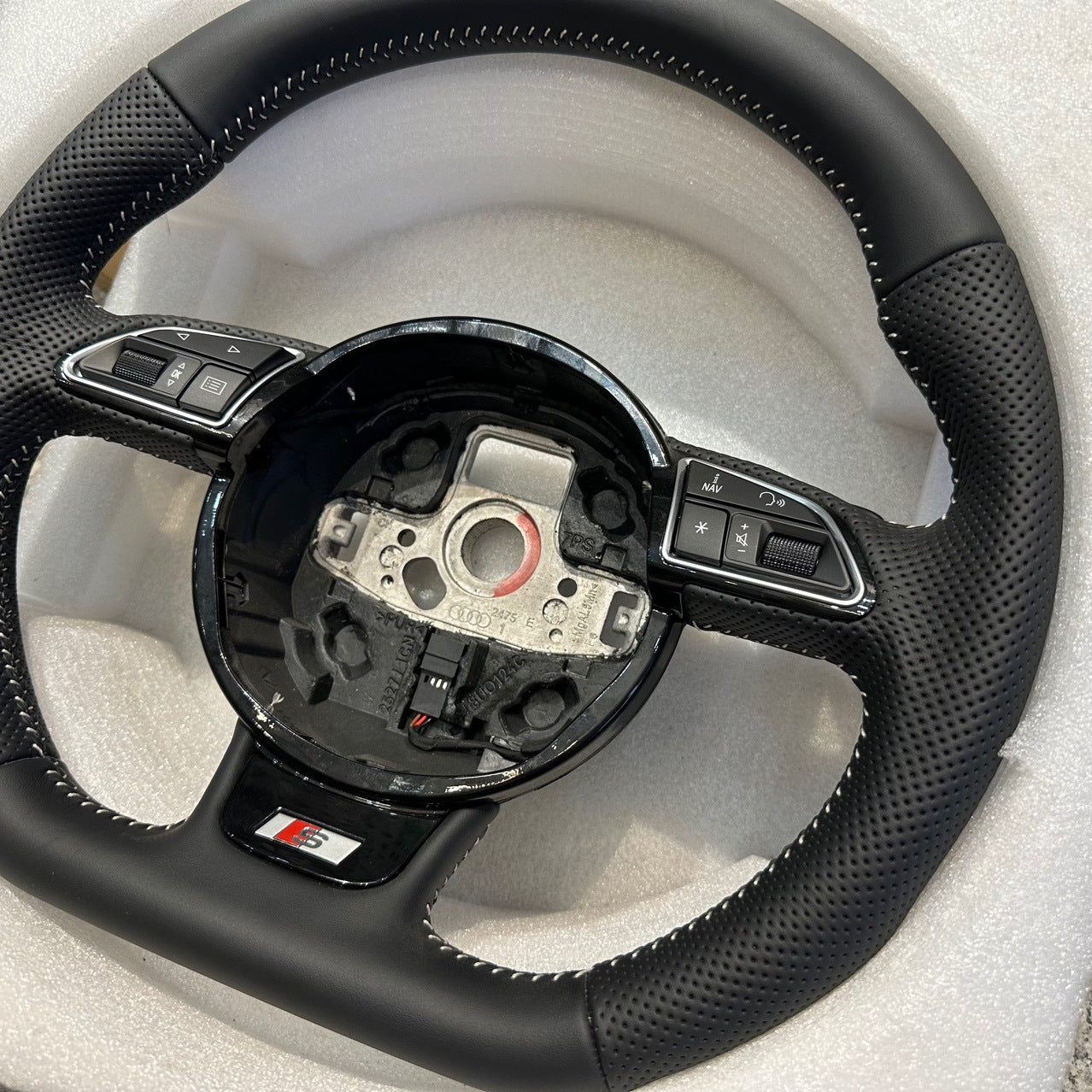 Flat Bottom Multi-function Steering Wheel Assembly Applicable To Audi A6l A4L Q5 A5A7 Q7A8 Old Model Modified Into New
