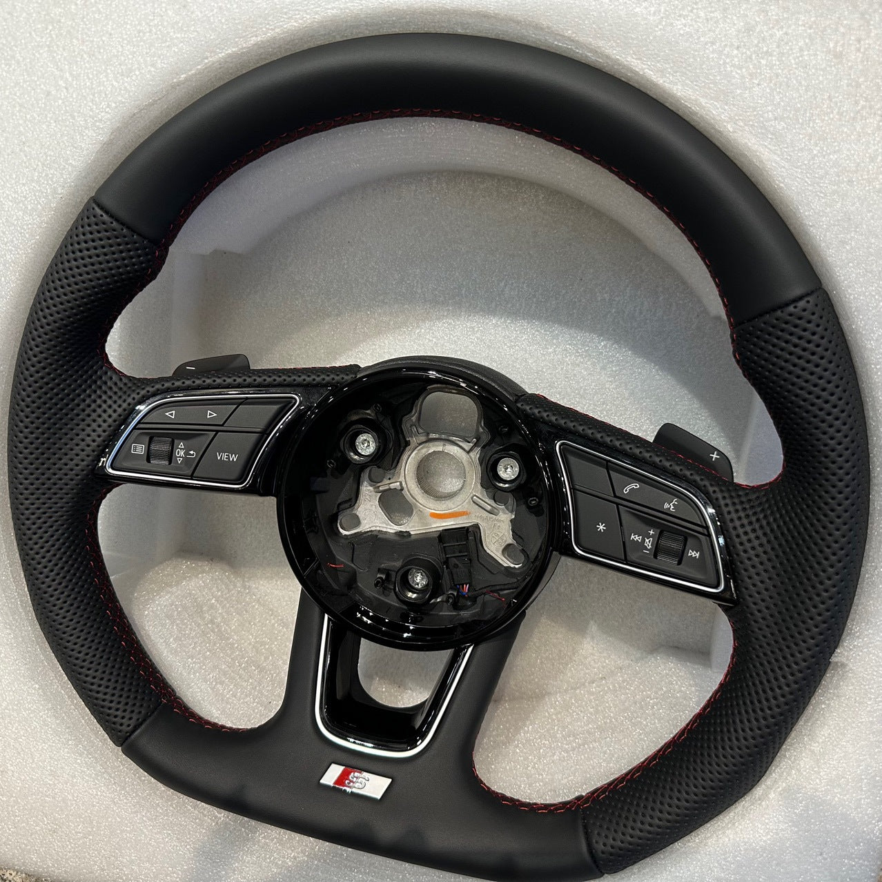 Carbon Fiber Steering Wheel Assembly Interior Parts Suitable for Audi A4L A5 A6Lq3Q5L RS5 A7Q2L Q7TT